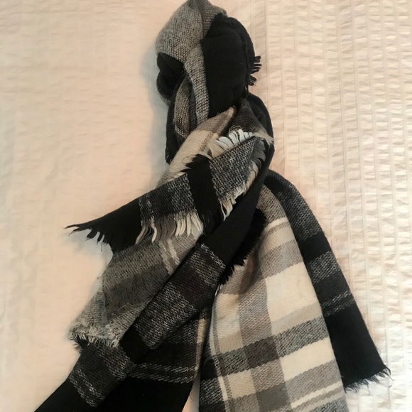 Zara Accessories - Zara Blanket flannel scarf